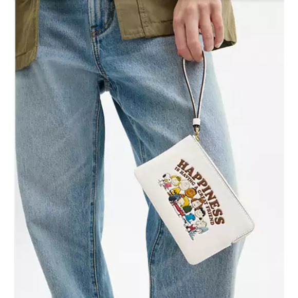 Coach X Peanuts Corner Zip Wristlet In Leather/Gold/Chalk Multi CBP29 NWT - Picture 6 of 6